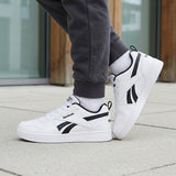 TENIS REEBOK JOVEN ROYAL PRIME 100039101 SIMI BCO 2.5-25
