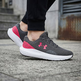 TENIS UNDER ARMOUR CHARGED HOMBRE 3027000107 TEXTIL GRIS